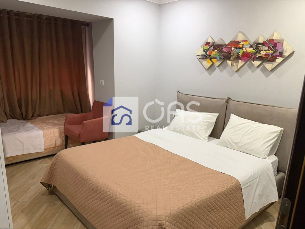 Jepet me qera apartament 1+1 QENDER