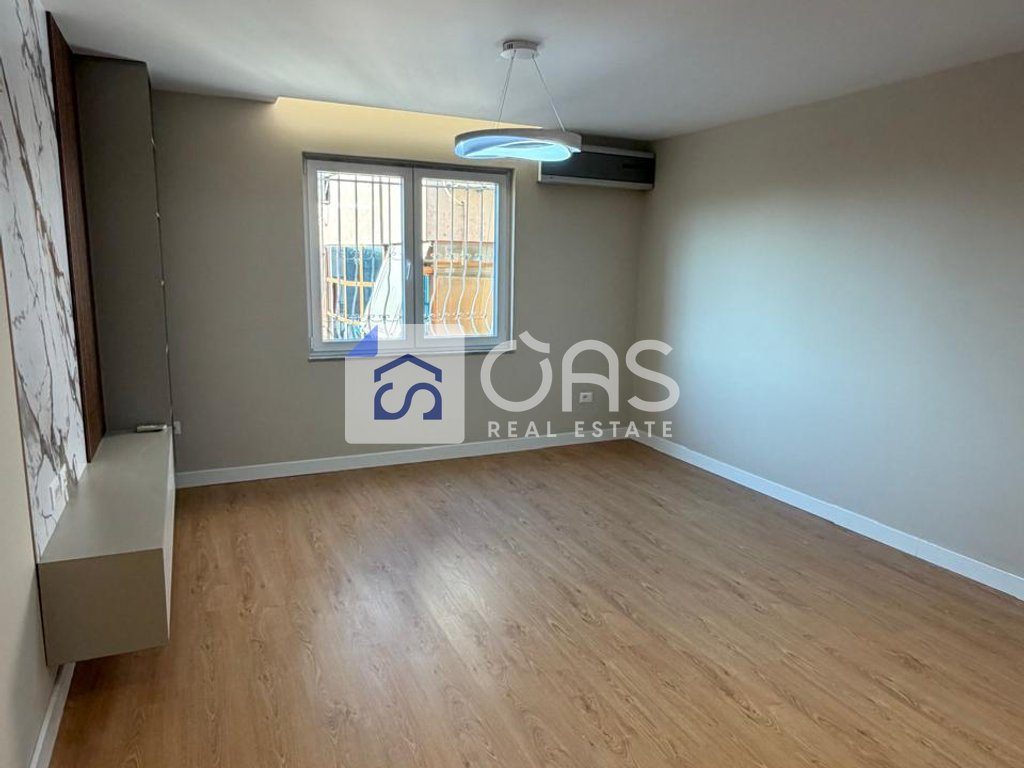 Shitet Apartament 2+1 STACIONI I TRENIT