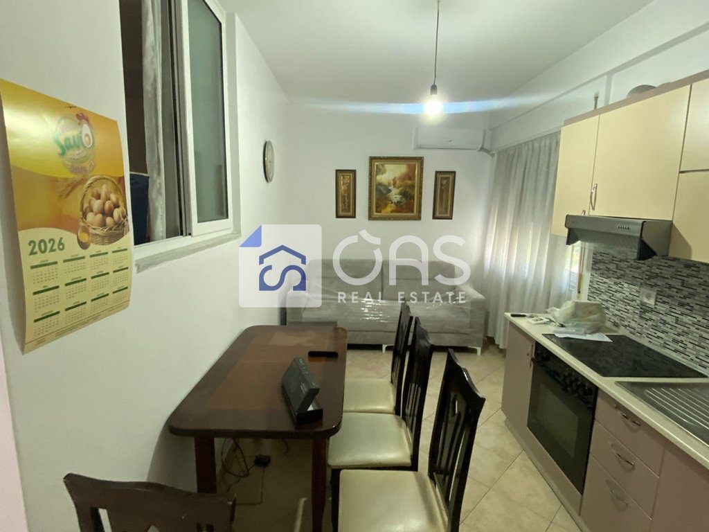 Jepet Apartment me qera 1+1 komuna parisit  (kika 1)