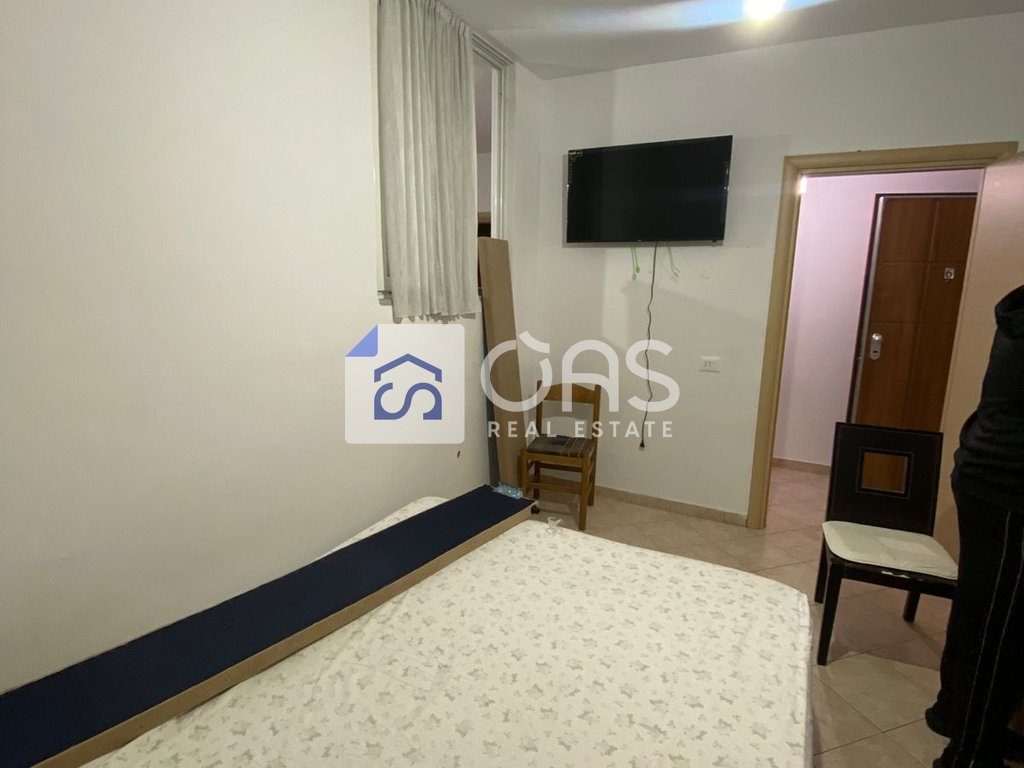 Jepet Apartment me qera 1+1 komuna parisit  (kika 1)