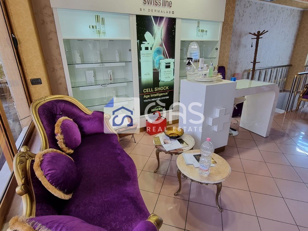 Jepet  me qera ambient per biznes  rruga e durrsit