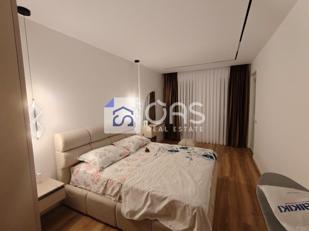 Shitet Apartament 2+1 kompleksi Universcity