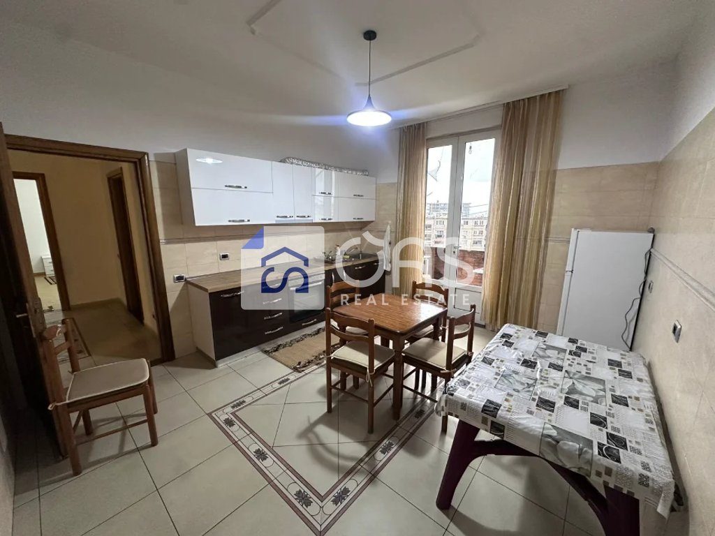 Jepet Apartament me qera 3+1+2  kinostudio