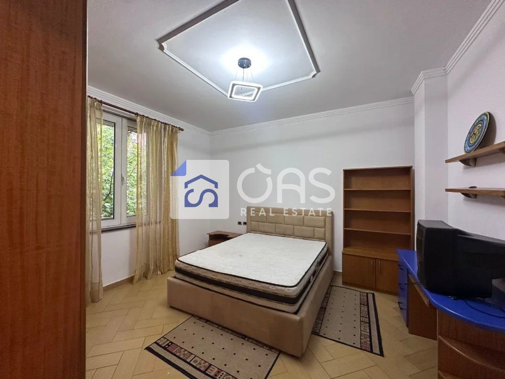Jepet Apartament me qera 3+1+2  kinostudio