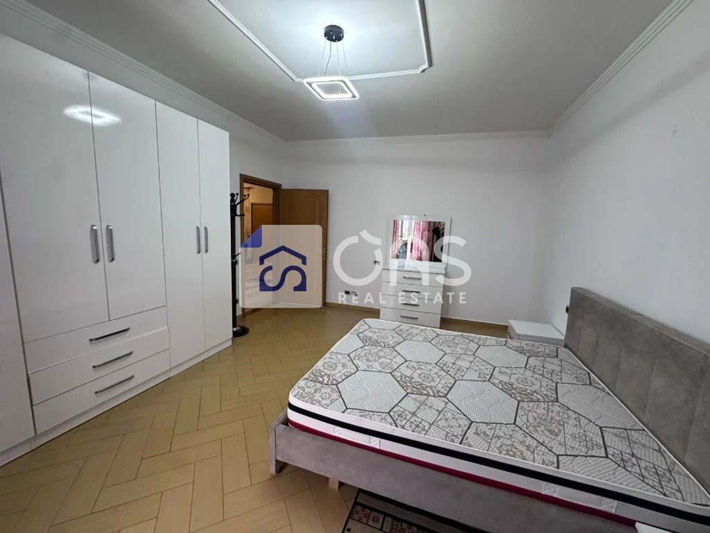 Jepet Apartament me qera 3+1+2  kinostudio