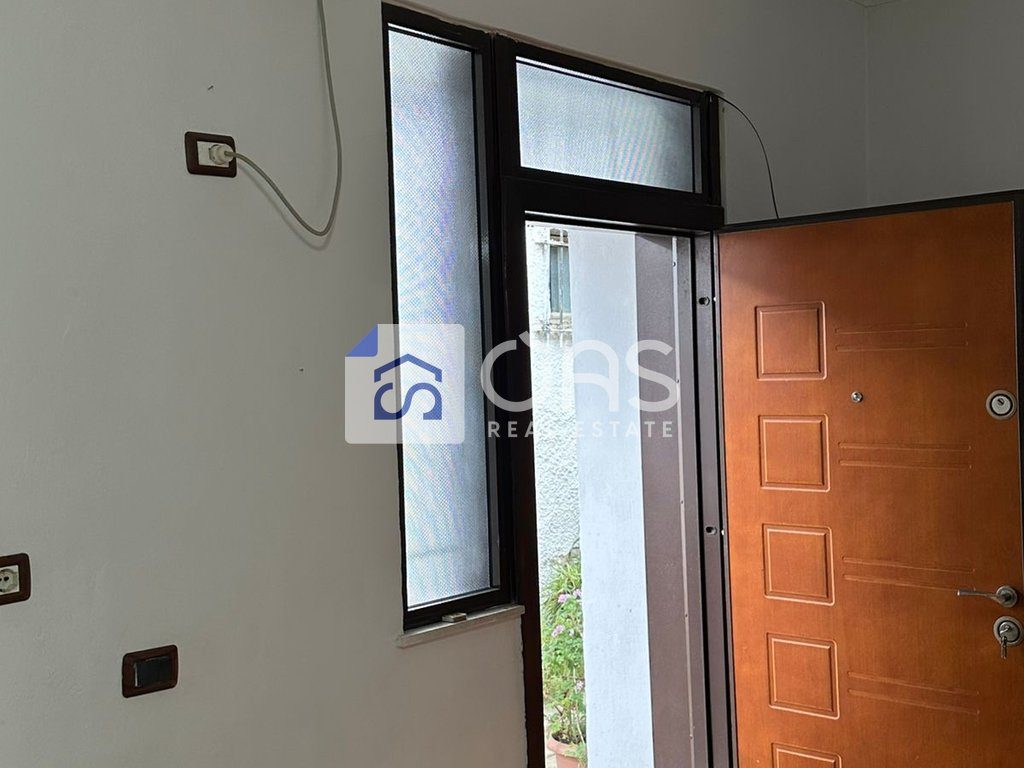 Jepet apartament me qera 1+1 vasil shanto  (cmimi okazion)