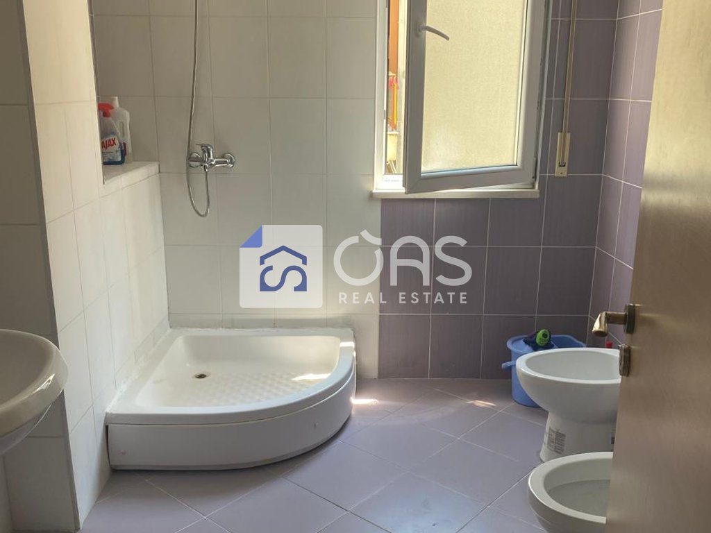 Jepet apartament me qera 2+1 kodra e diellit