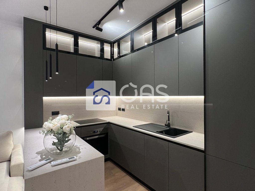 jepet me qira apartamenti 2+1 ne perball Uet (kompleksi green harmoni)