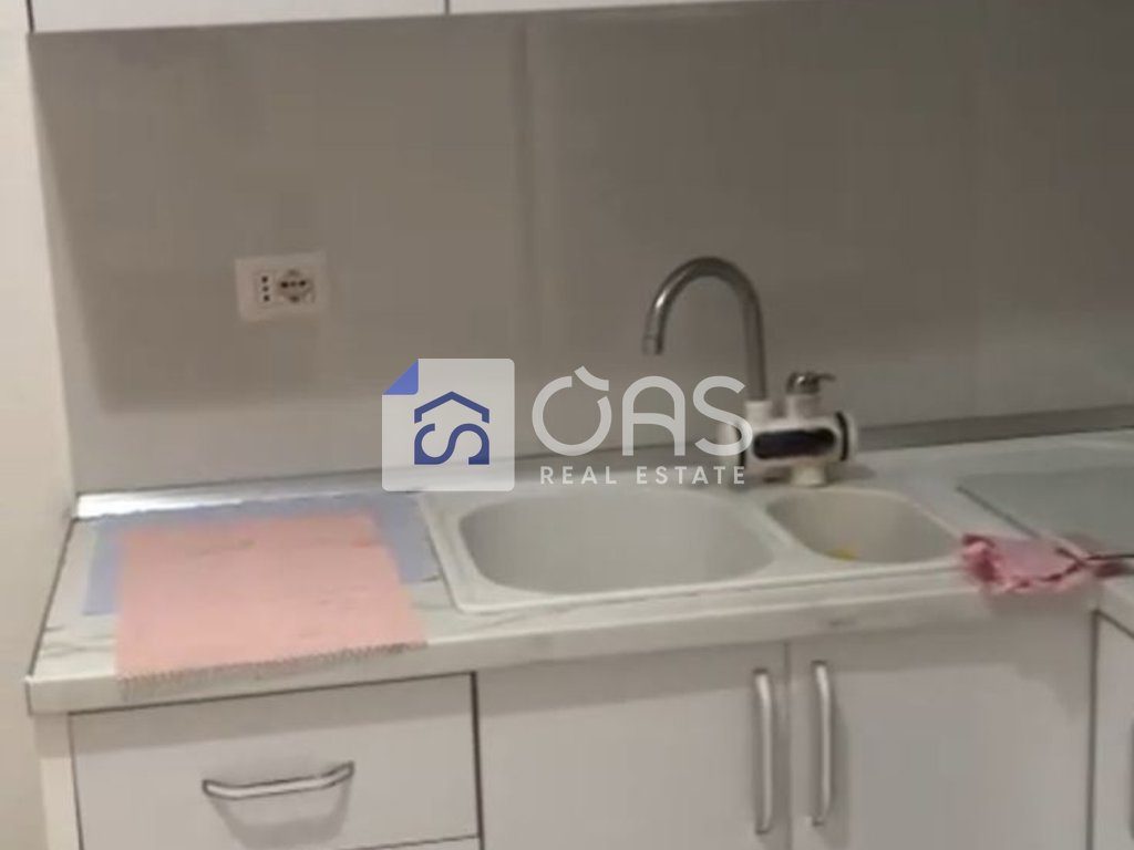 Jepet Apartament me qera 1+1 Oxhaku (prane xhamis)