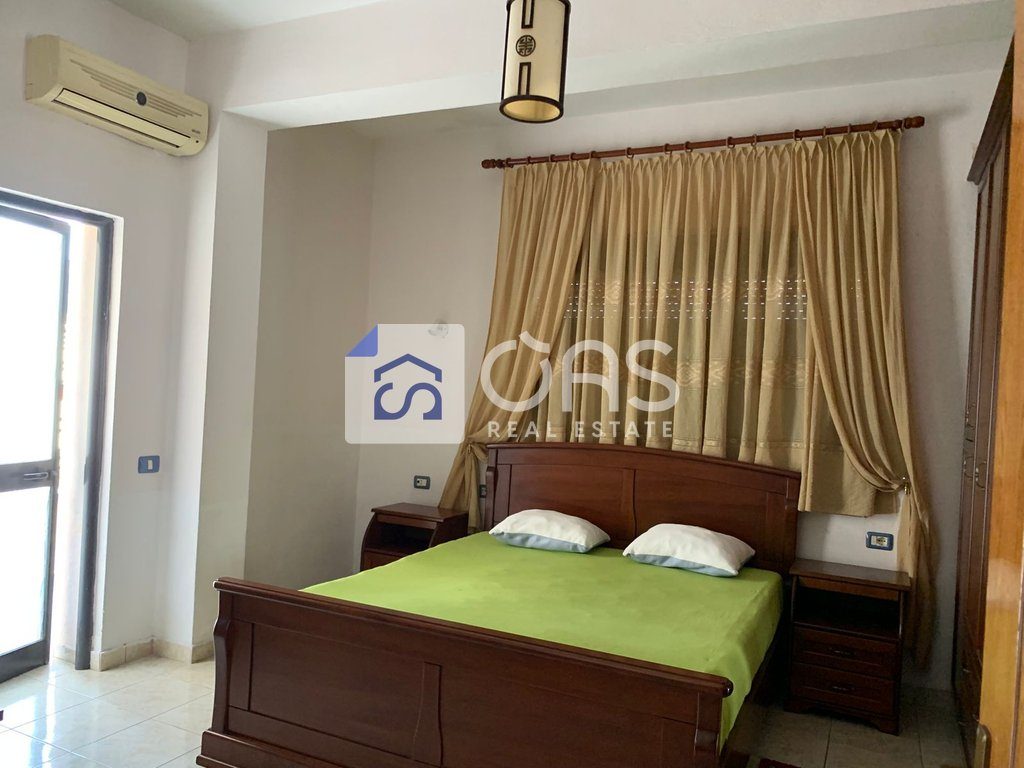 Jepet apartament me qera 3+1+3 kodra e priftit