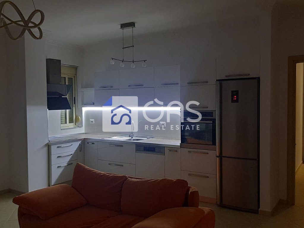 Shitet Apartament 2+1 liqeni i thate