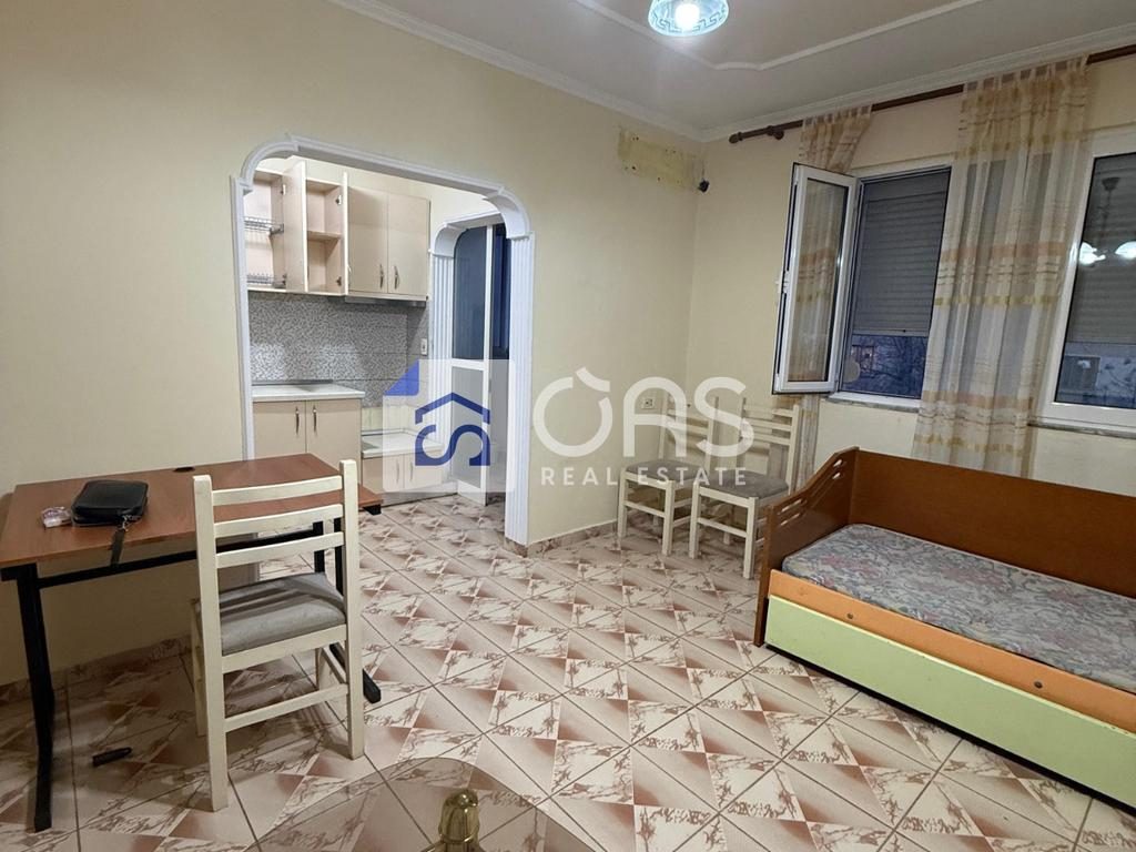 shitet apartament 1+1 pallati me shigjeta