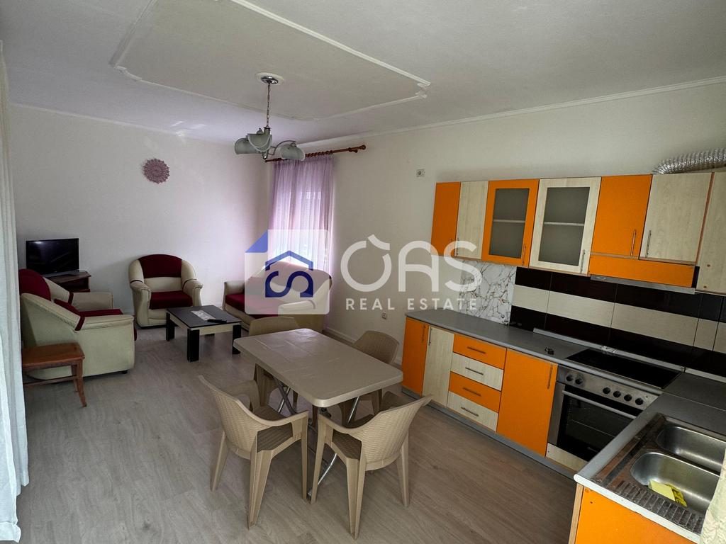Jepet Apartament me qera 2+1 KOMUNA E PARISIT (prane kristal center)