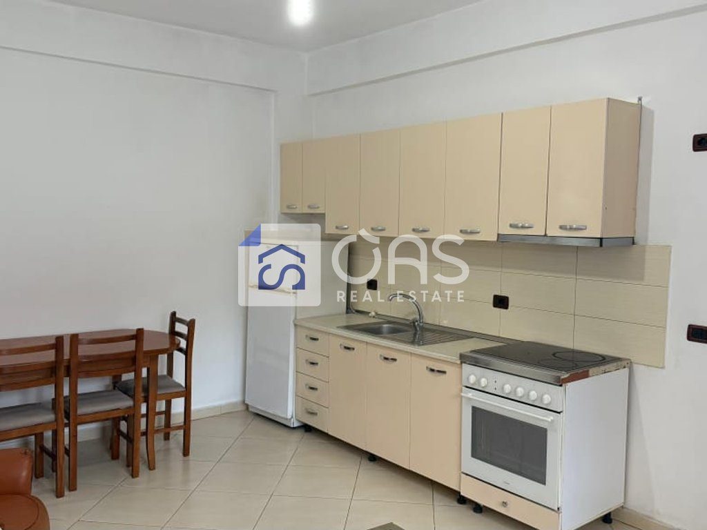 Jepet Apartament me qera 1+1    BULEVARDI I RI (KRYQEZIMI)