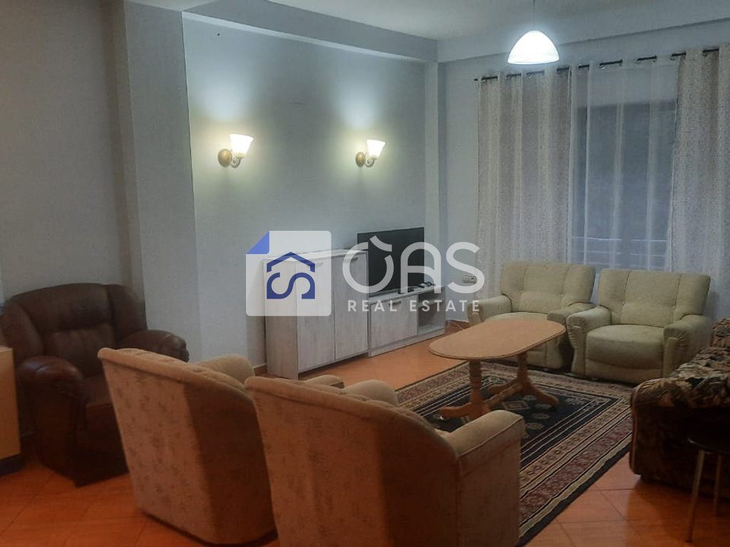 Jepet Apartament me qera 3+1   QYTET STUDENTI