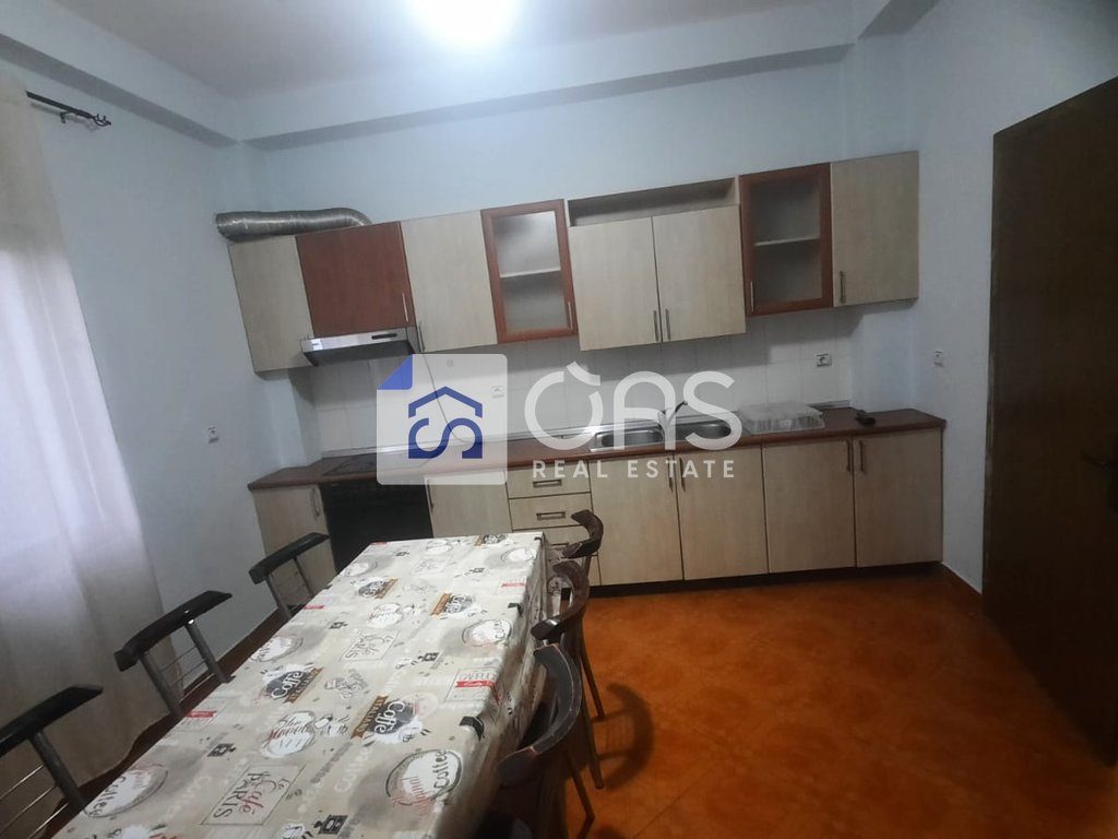 Jepet Apartament me qera 3+1   QYTET STUDENTI