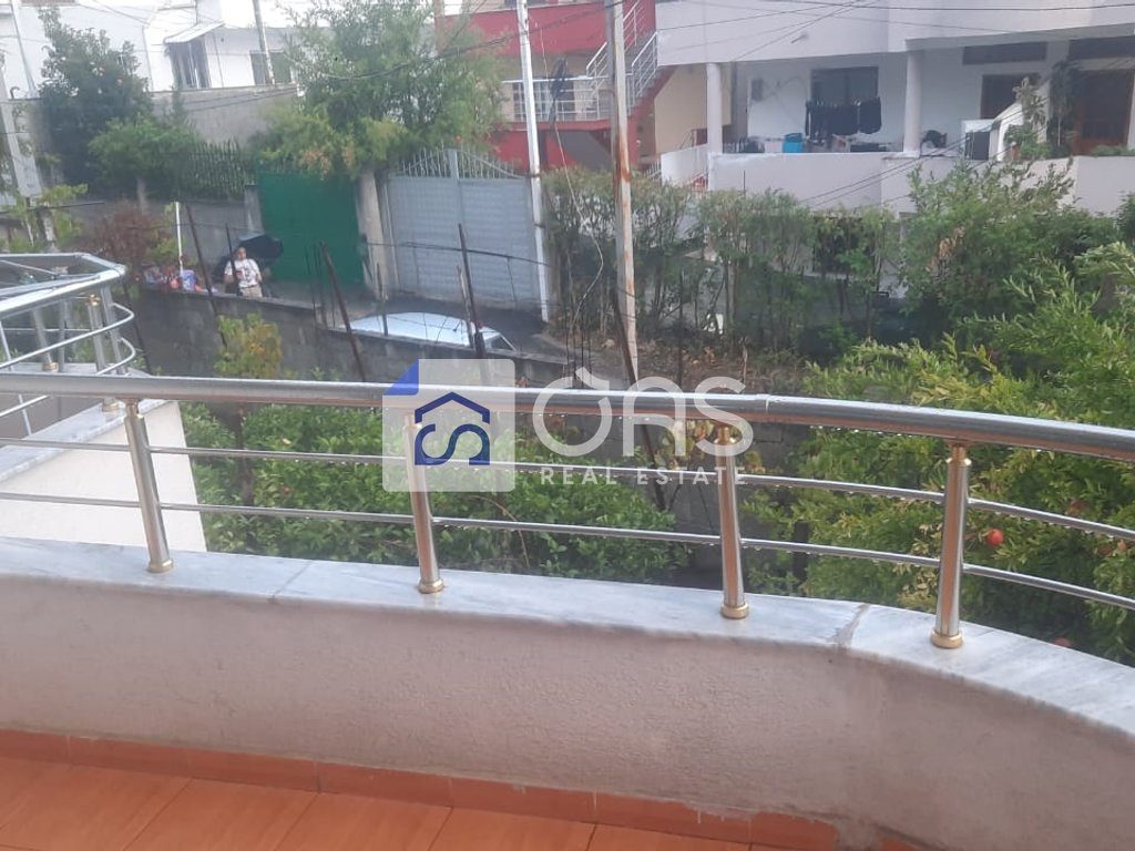 Jepet Apartament me qera 3+1   QYTET STUDENTI
