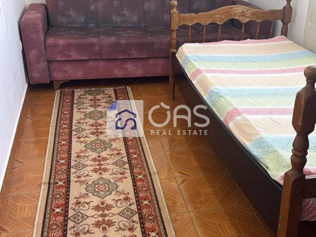 Jepet Apartament me qera 2+1   ish parku (pran pipero dental )