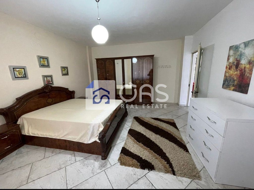 Jepet Apartament me qera 2+1 PAZARI I RI (SHKOLLA E KUQE)
