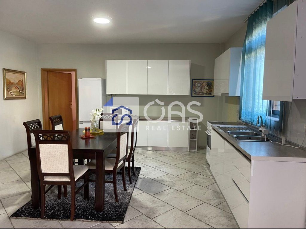 Jepet Apartament me qera 2+1 PAZARI I RI (SHKOLLA E KUQE)