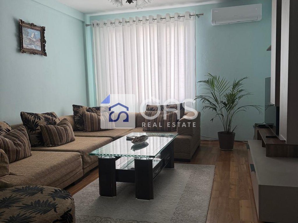 Jepet Apartament me qera 1+1 QENDER