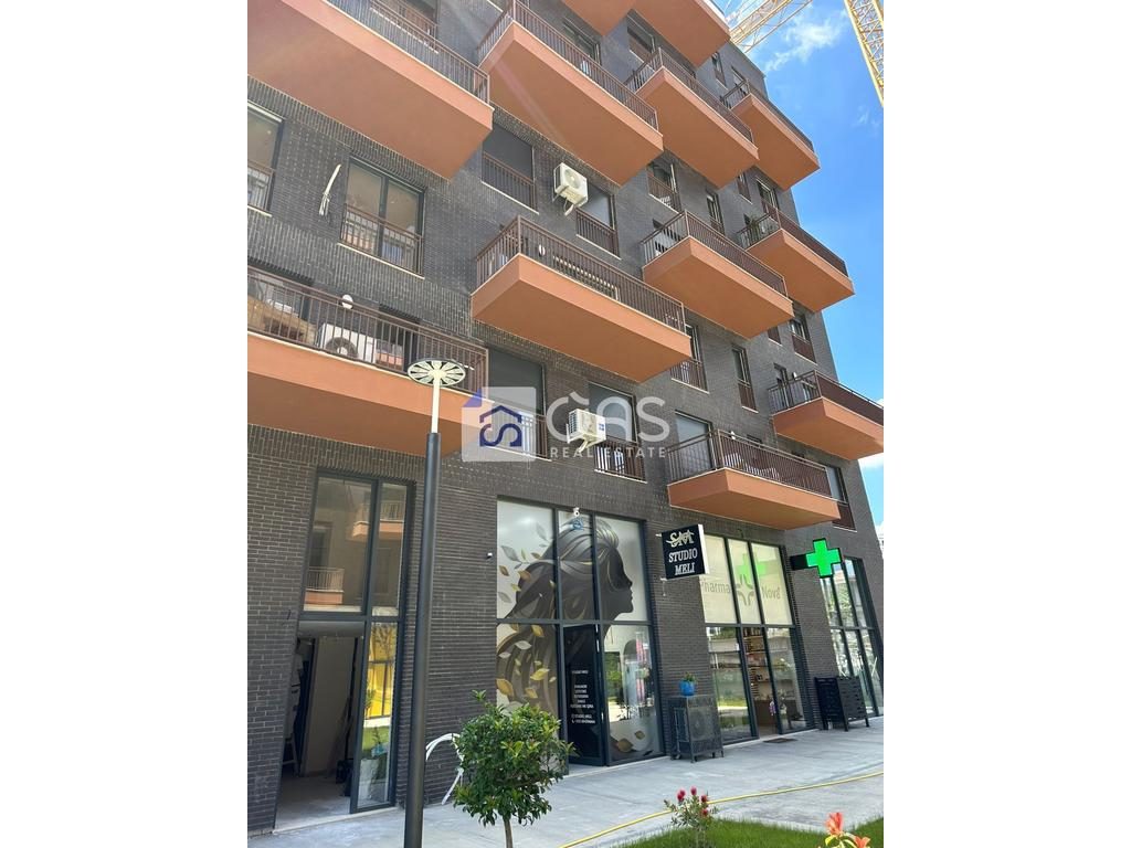 Shitet apartament 2+1+2 Fusha aviacionit  (2 poste parkimi)