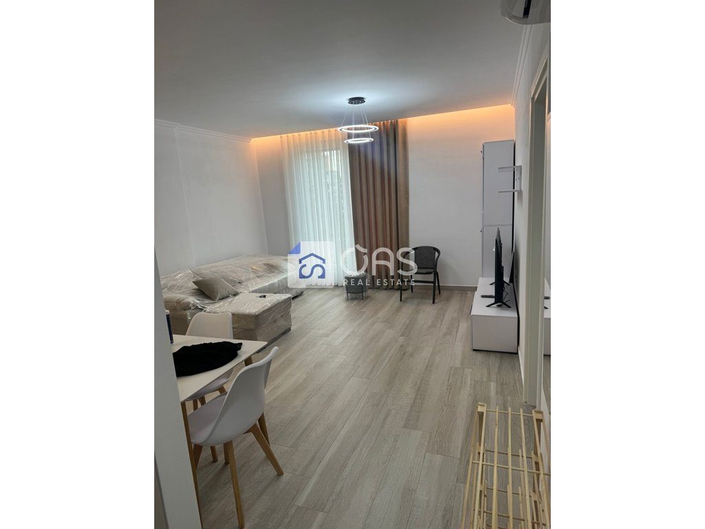 Jepet me qera apartament 1+1 Te Bulevardi i Ri