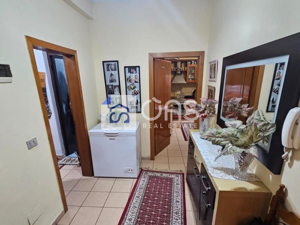Jepet me qera apartament 1+1 ne Qender.