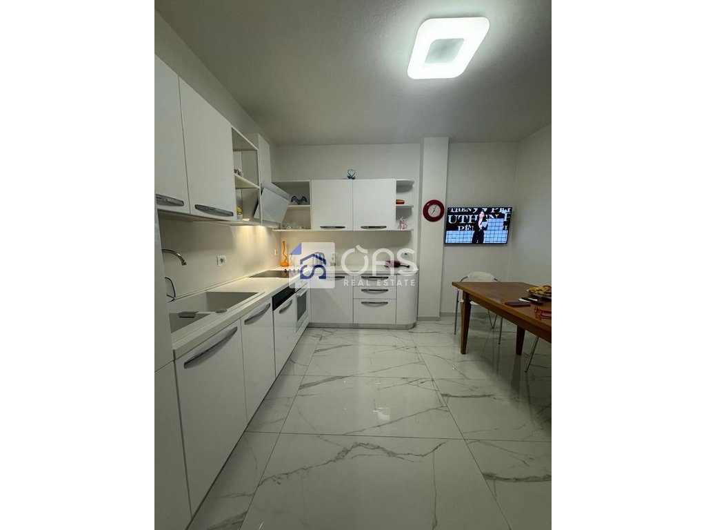 jepet me qira Apartament Premium  3+1+2  rruga e elbasanit (Perball Downtown)