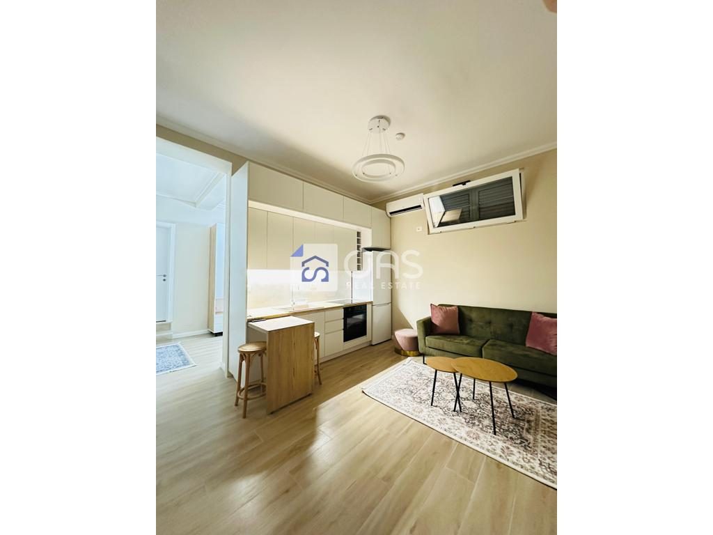 Jepet Apartament me qera 1+1 Ne Porcelan