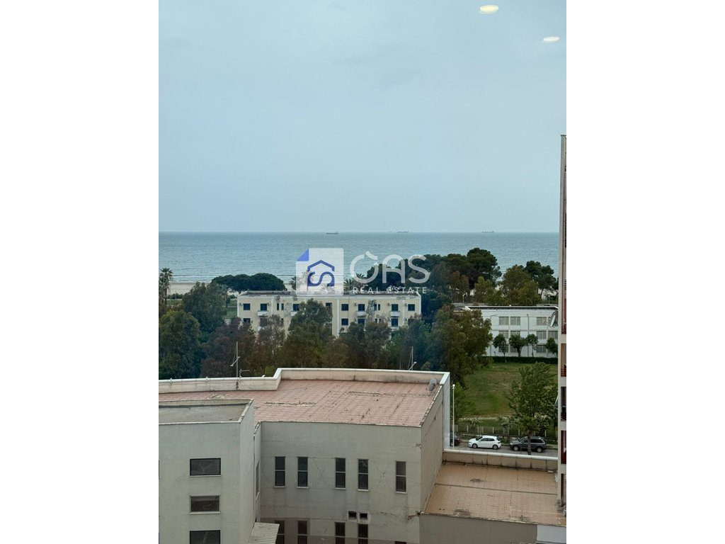 Shitet apartament 2+1 me pamje nga deti ne Durres.