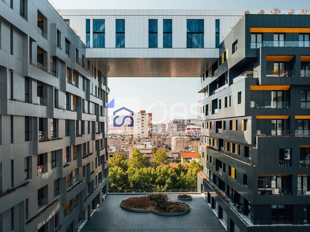 Shitet apartament 2+1 tek Square 21