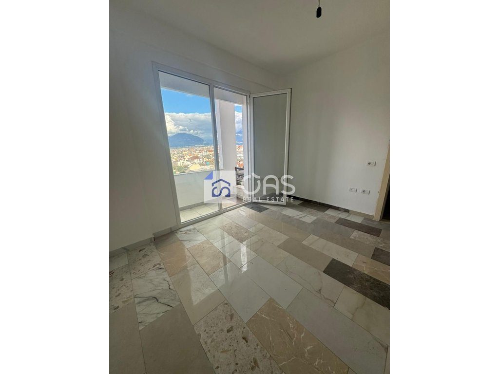 Shitet apartament 2+1+2 ne Pallatet e Verdha