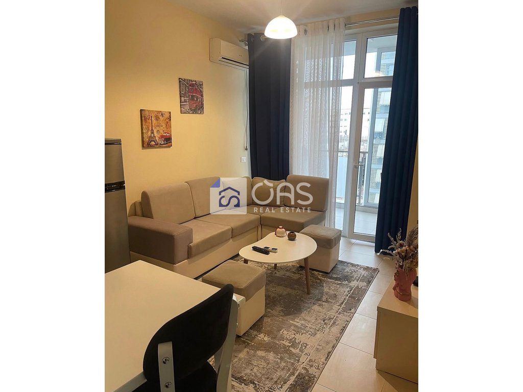 Jepet me qera  apartament 1+1 tek Komuna e Parisit
