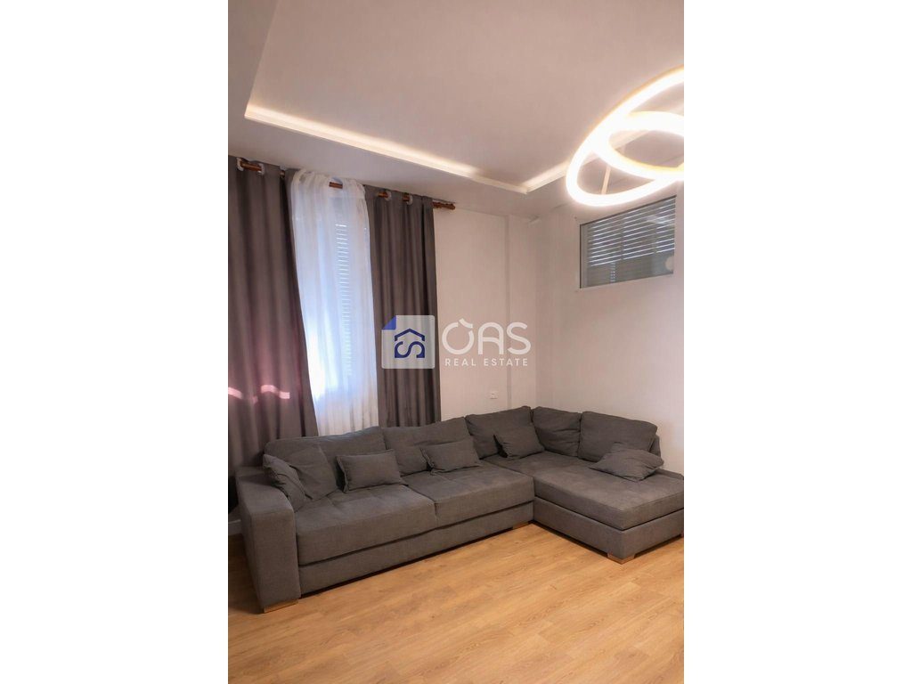 Jepet me qera apartament tek Liqeni i Thate