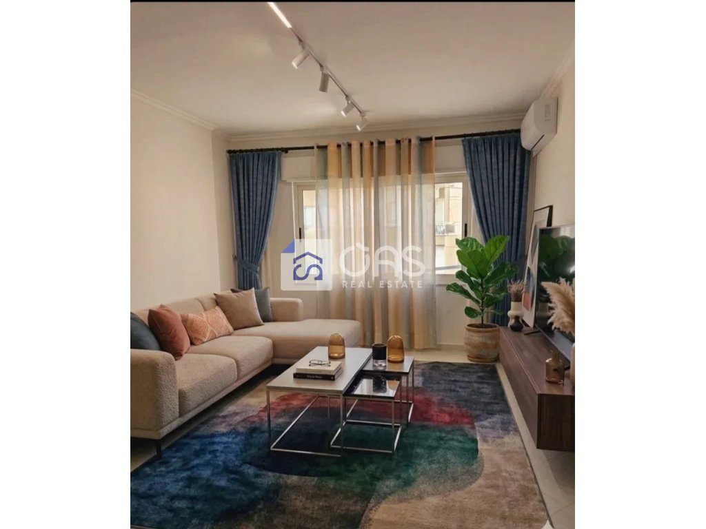 Jepet me qera apartament 1+1 Tek Komuna e Parisit
