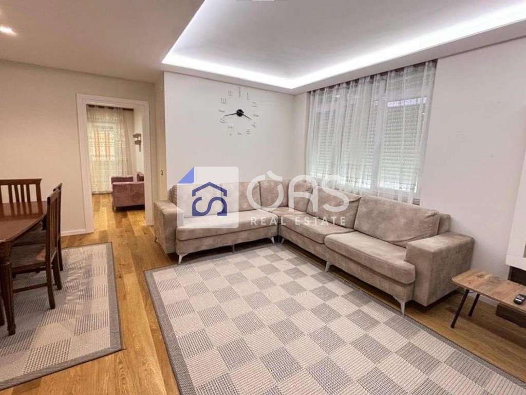 Jepet me qera apartament 3+1 Pazari i Ri