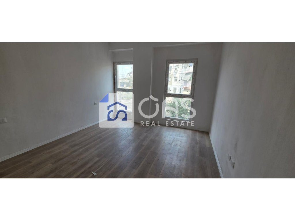 Shitet apartament 1+1 tek Dritan Hoxha