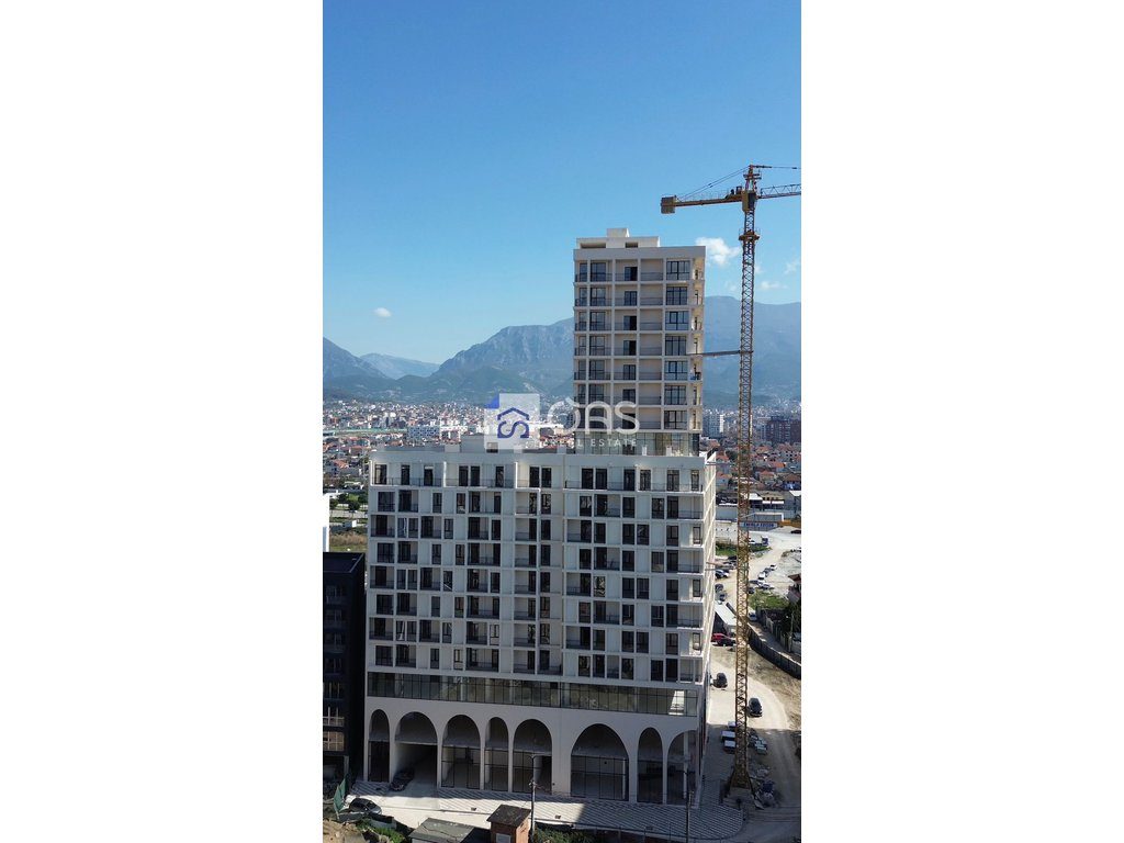 Shitet apartament 2+1 tek Bulevardi i Ri.