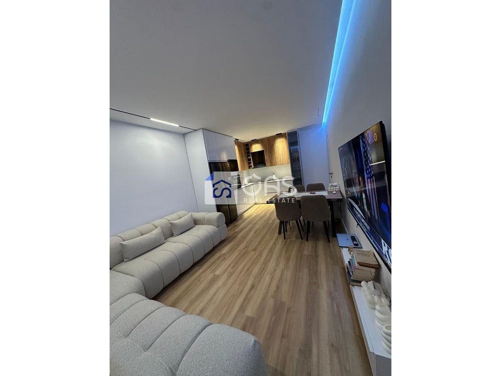 Shitet Apartament 2+1 kompleksi Universcity