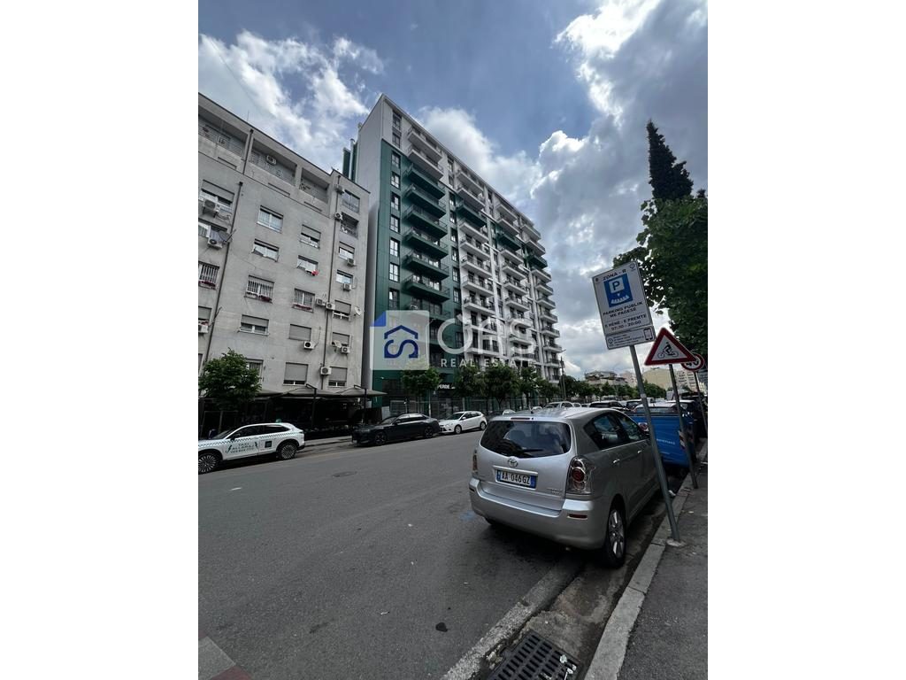 Shitet apartament 1+1 tek Komuna e Parisit (Bega 07)