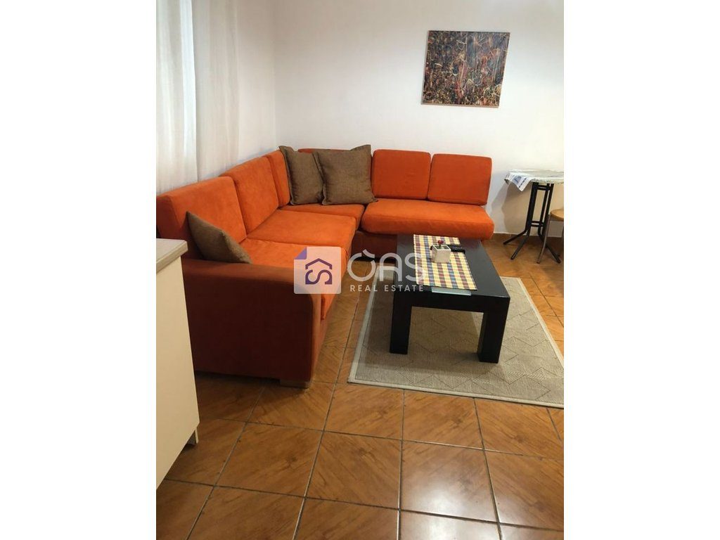 Jepet apartament me qera 1+1 tek Komuna e Parisit