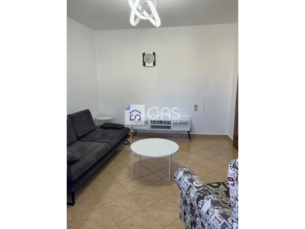 Jepet Apartament me qera 1+1 Ne Porcelan