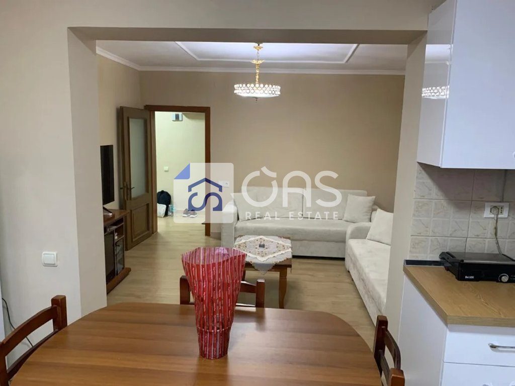 Jepet me qera apartament 1+1 tek Xhamlliku