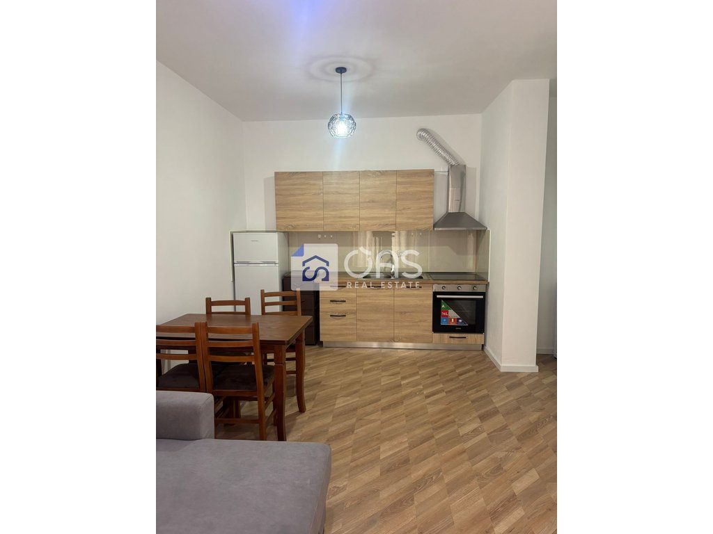 Jepet me qera apartament 1+1 Te Univers City