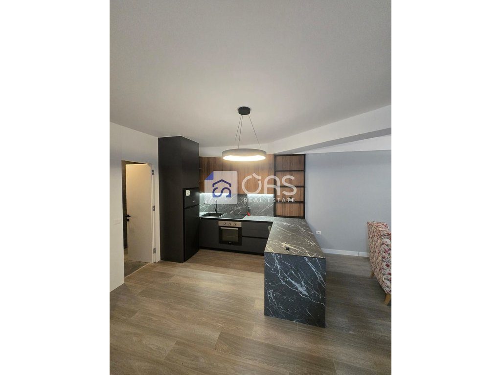 Jepet Apartament me qera 1+1 ASTIR  (Perball bohemit)