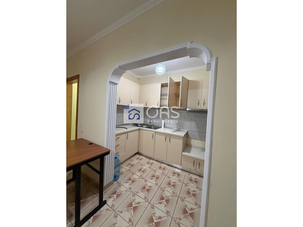 shitet apartament 1+1 pallati me shigjeta
