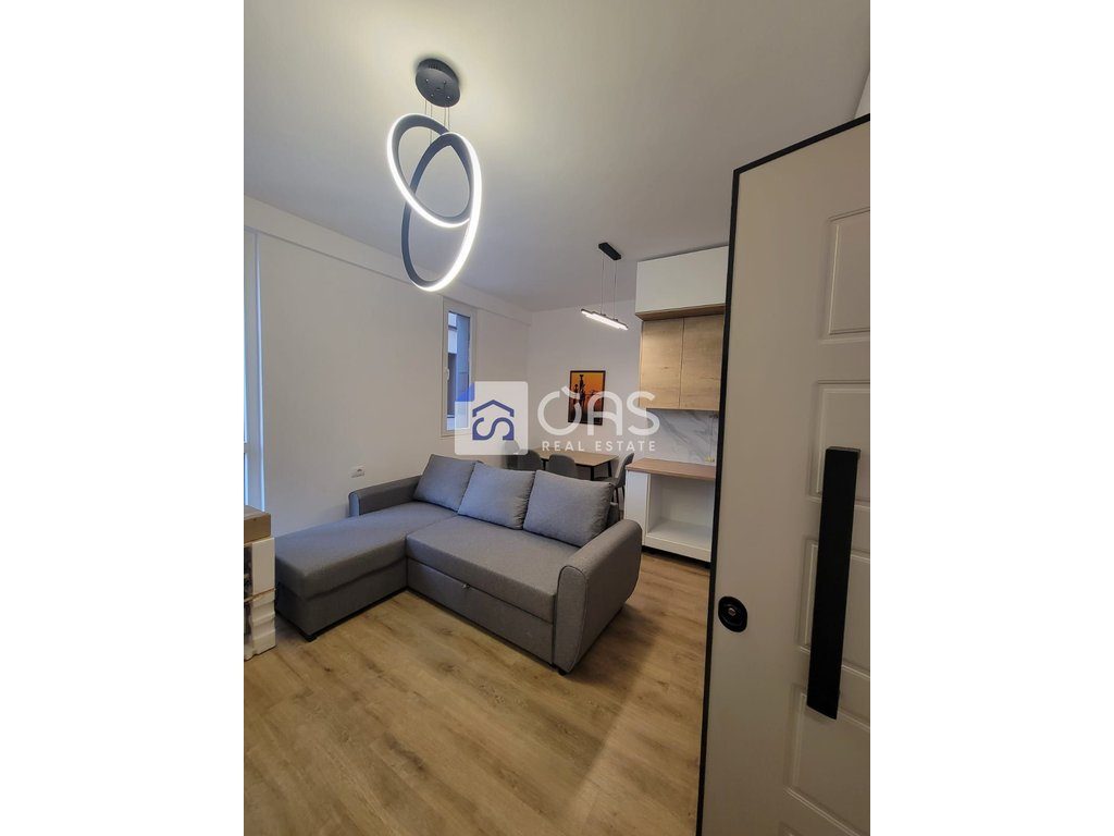Jepet me qera apartament 1+1  Te Fusha Aviacionit(Clover Residence)