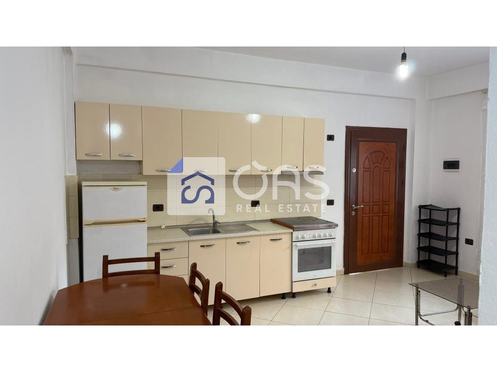 Jepet Apartament me qera 1+1    BULEVARDI I RI (KRYQEZIMI)