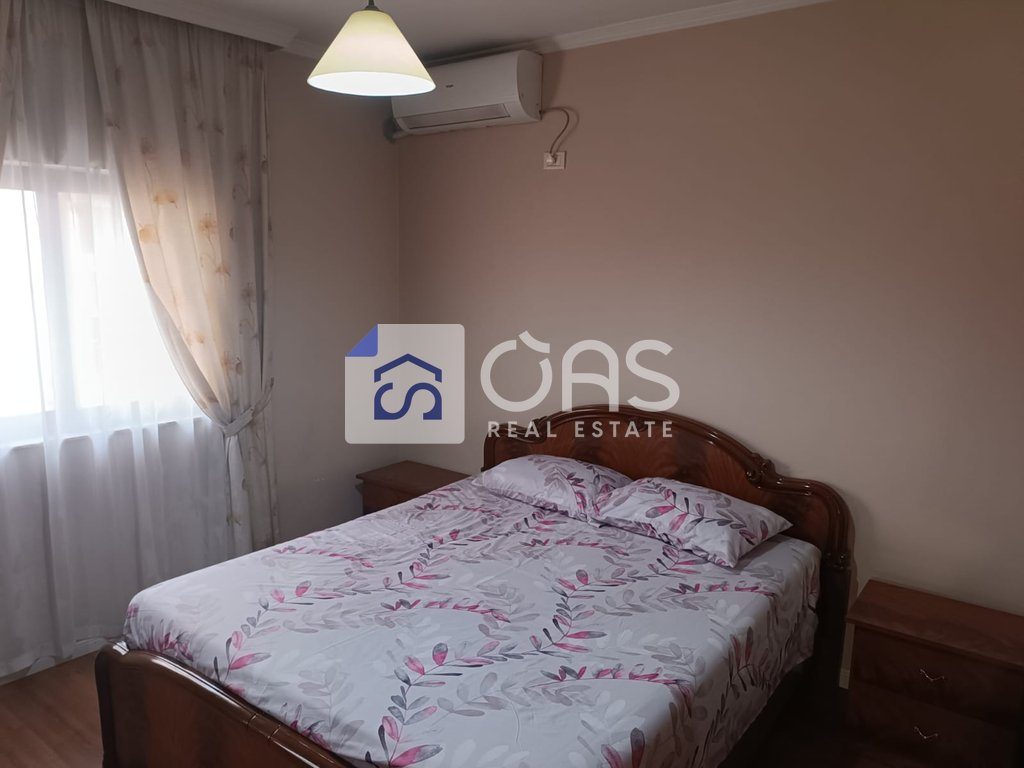 Jepet apartament me qera 1+1 Komuna E Parisi
